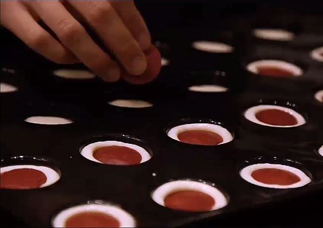 Préparation d'un dessert#accentstablebourse #ayumisugiyama #dessert #gastronomy #restaurant #paris #gourmet #preparation #gourmandise #enjoy #yummy @romainmahi #foodie #foodlover