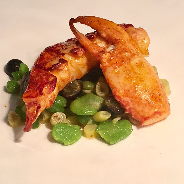 1/2 homard Breton, cassis, raviole, fèves ----1/2 Breton lobster, blackcurrant, ravioli, broad bean@romainmahi #ayumisugiyama #gastronomy #gourmet #foodlover #lobster #paris #restaurant #chef #sogood #bretagne #foodie #food #yummy